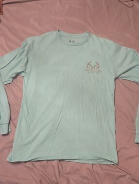 Realtree Men's Long-Sleeve Crew Tee in Light Aqua
